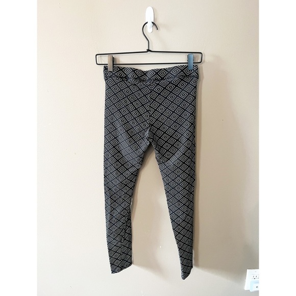 VS PINK Black Aztec Leggings - Picture 2 of 4